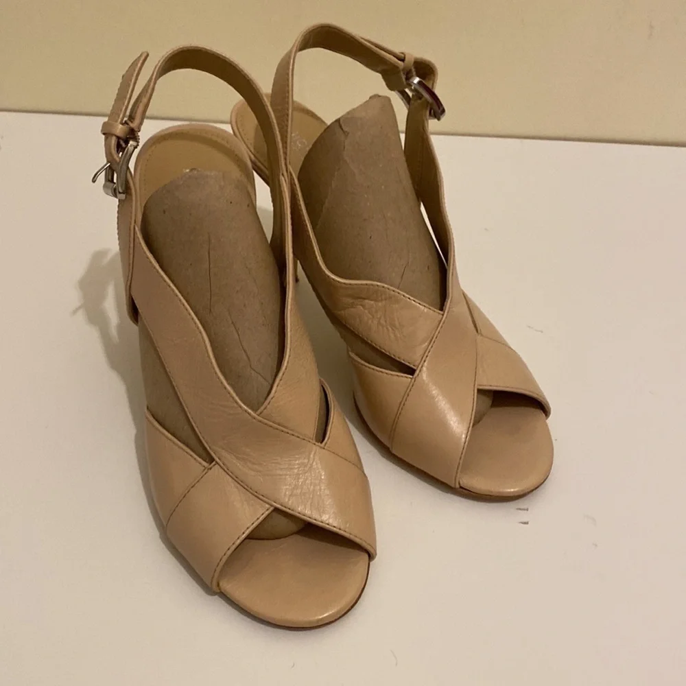 Michael Kors BECKY leather heels sandals . Size 9